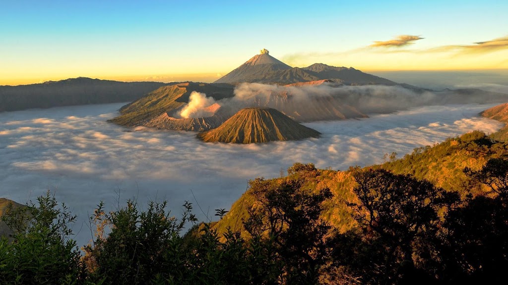 Menikmati padang savana di tengah bromo