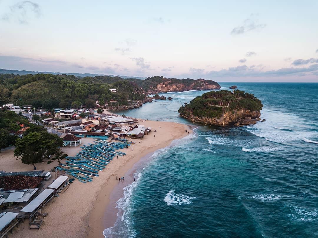 Pantai Drini Gunungkidul Yogyakarta