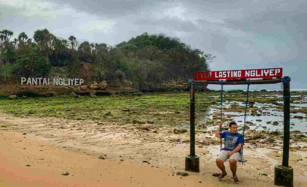 Pantai Ngliyep - Tempat Wisata di Malang