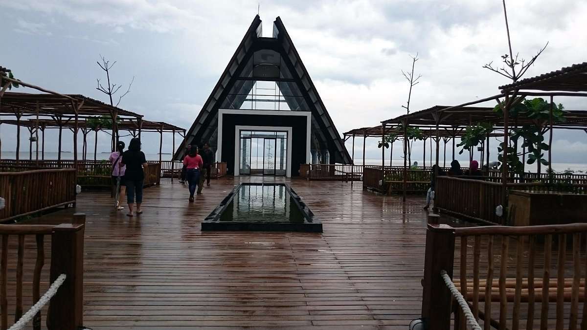 Ade Irma Suryani Waterland