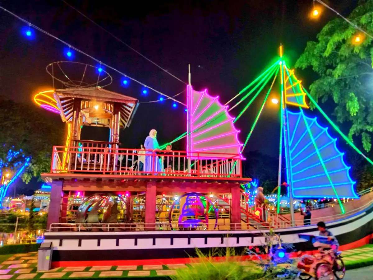 Harga Tiket Masuk Rainbow Lake Marakash Bekasi