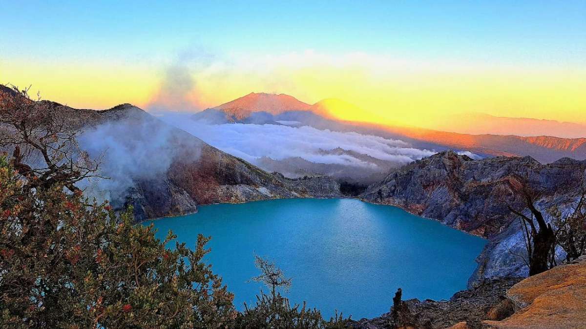 Kawah Biru