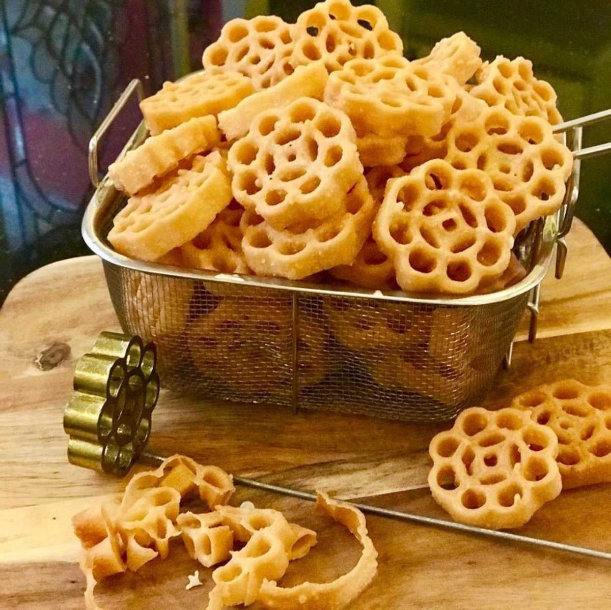 Kue Kembang Goyang