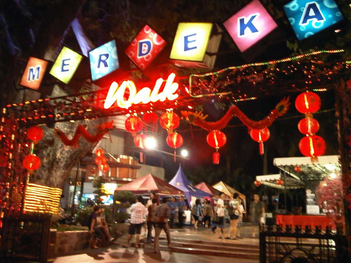 Kuliner Malam di Merdeka Walk