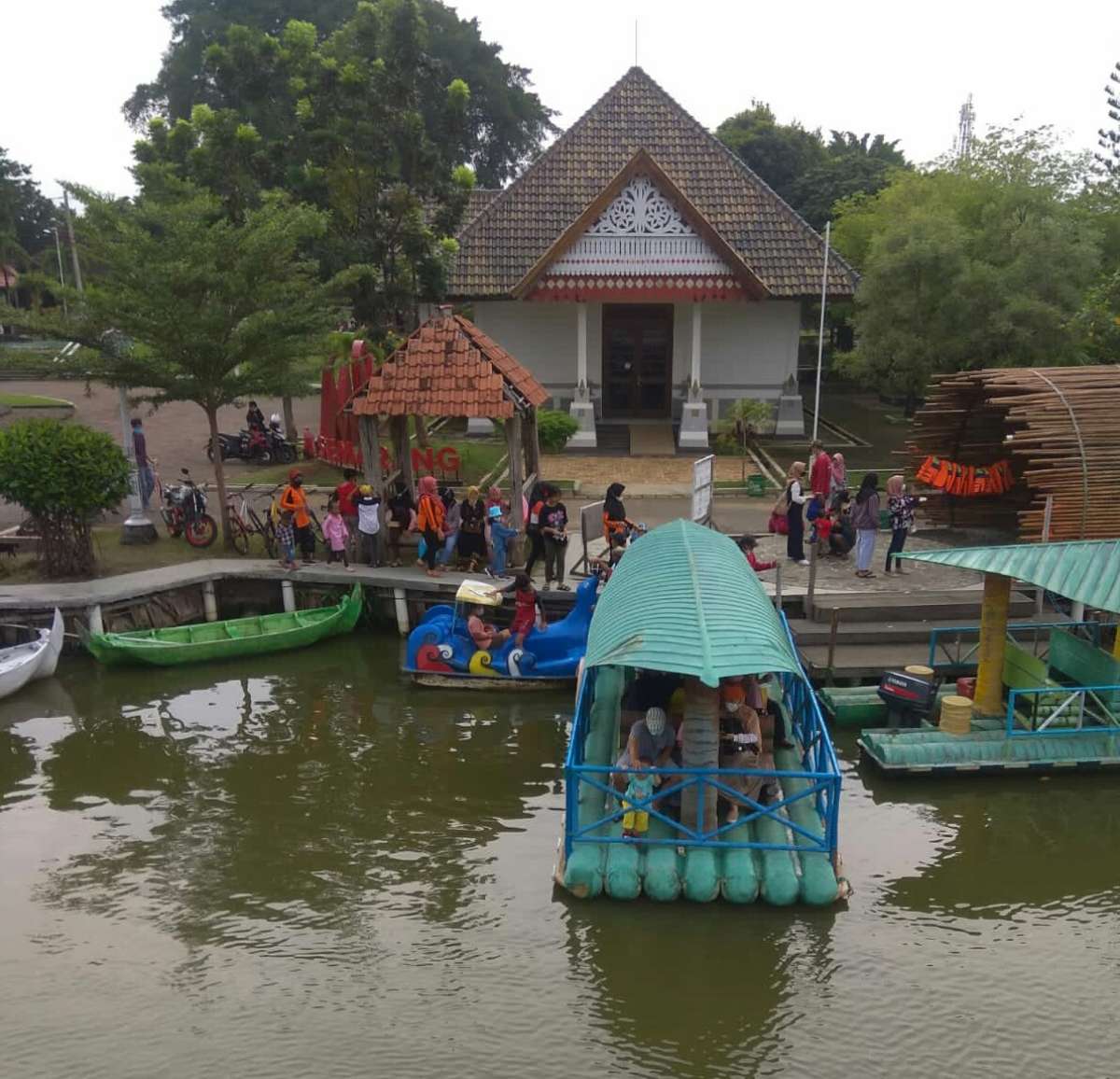 Melihat Miniatur Ciri Khas 35 Daerah di Jawa Tengah