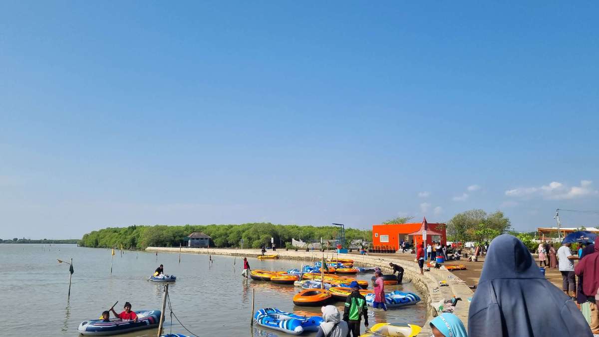 Pantai Kejawanan