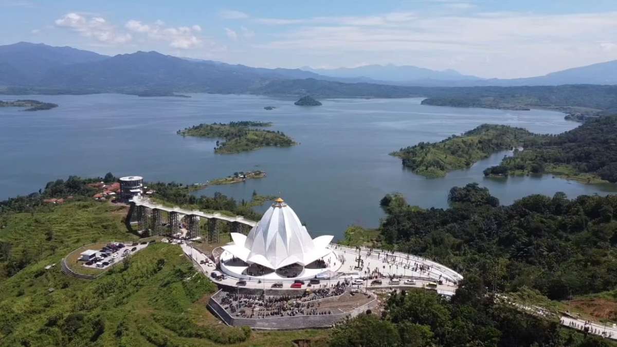 Progres Pembangunan Monumen Raksasa