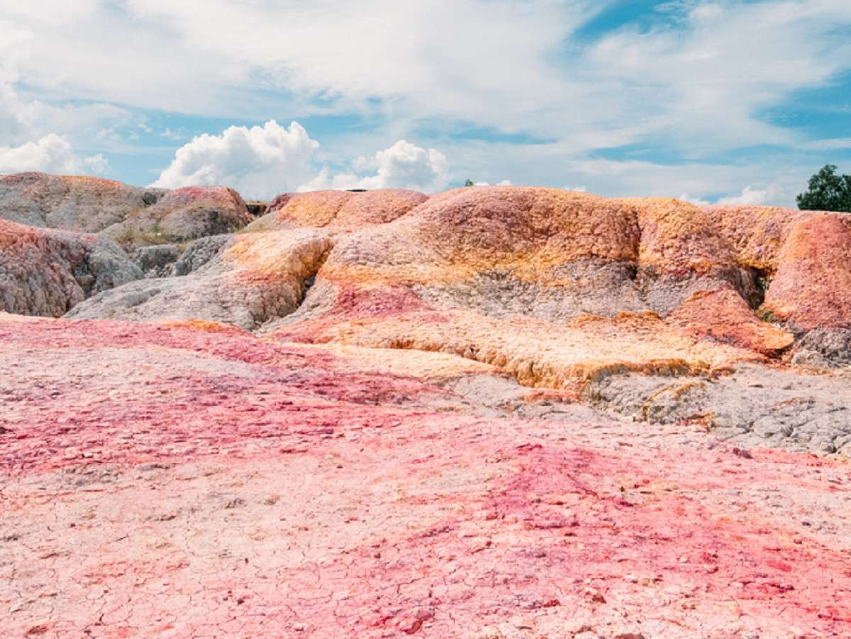 Rainbow Hills atau Bukit Pelangi