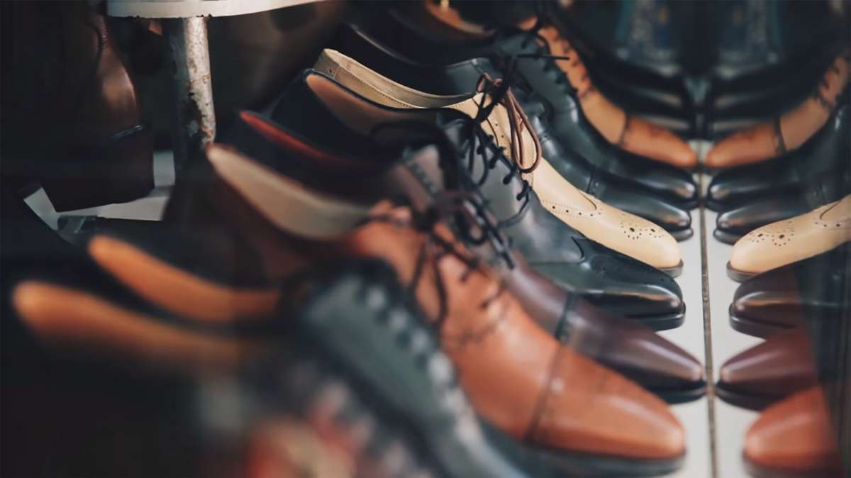 Sepatu Khas Wedoro