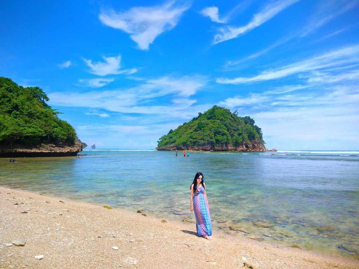 Tentang Pantai Gatra