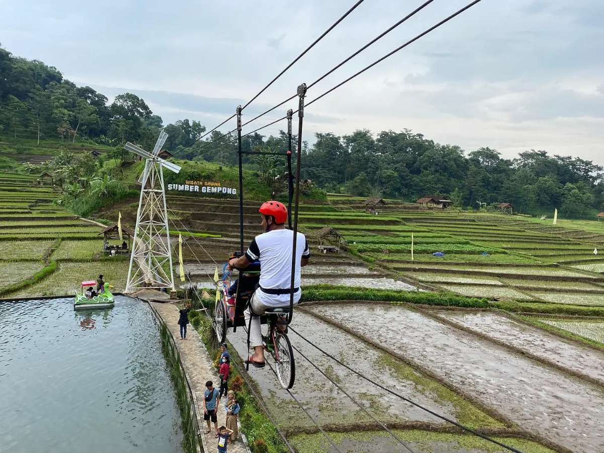 Terdapat berbagai pilihan wahana bermain yang seru