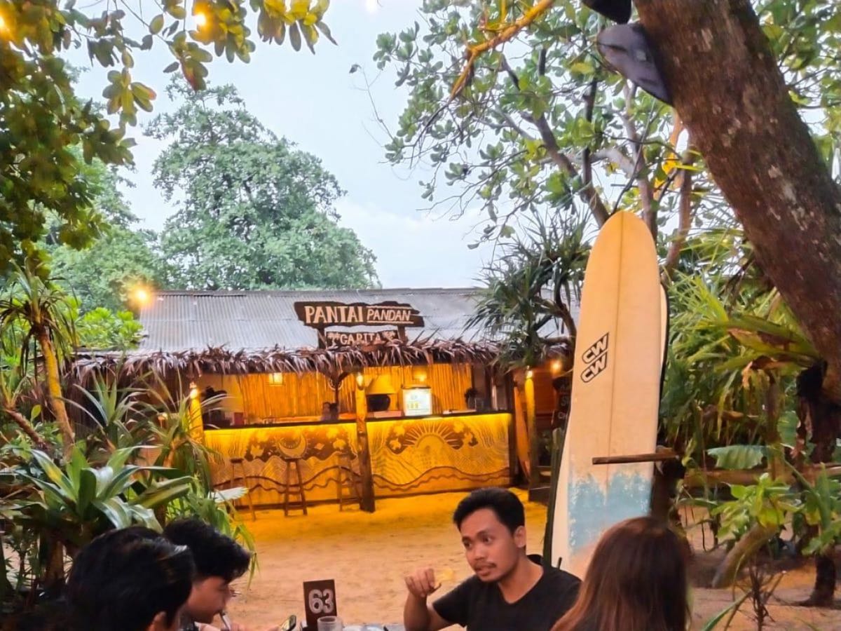 Daya Tarik Pantai Pandan Carita