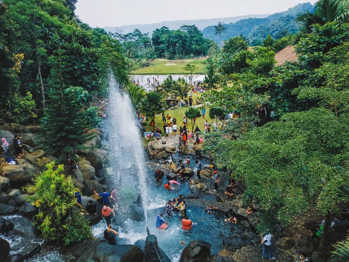 Daya Tarik Taman Batu Purwakarta