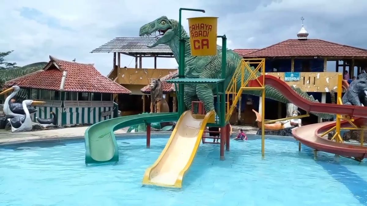 Daya Tarik Waterboom Cahaya Abadi