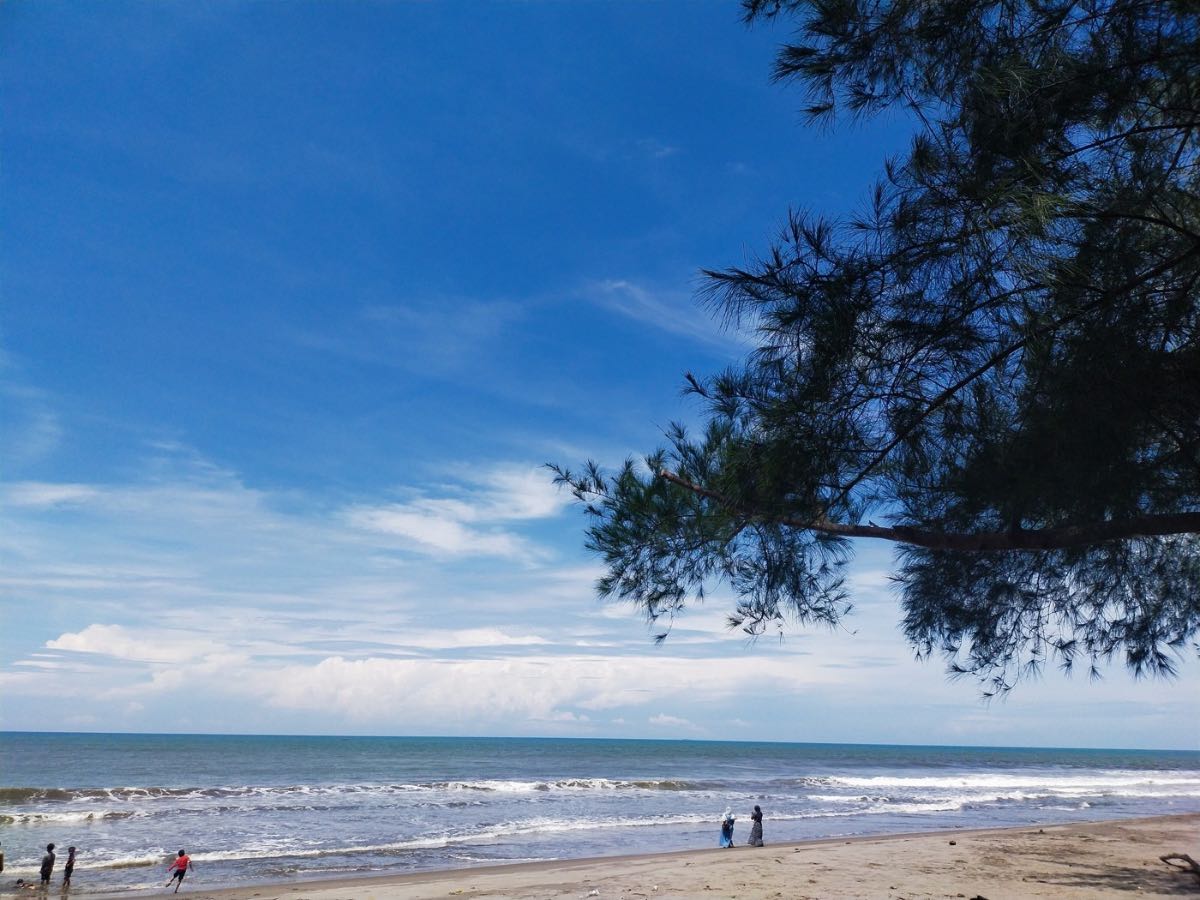 Harga Tiket dan Jam Buka Tirang Beach