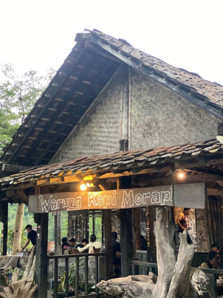 Jam Buka dan Menu Warkop Merapi