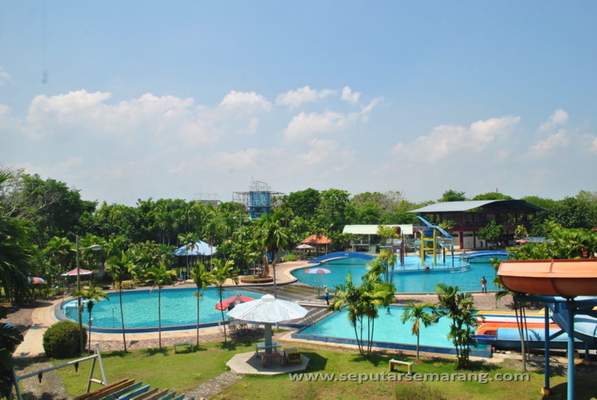 Kolam Renang Dan Taman Rekreasi Marina