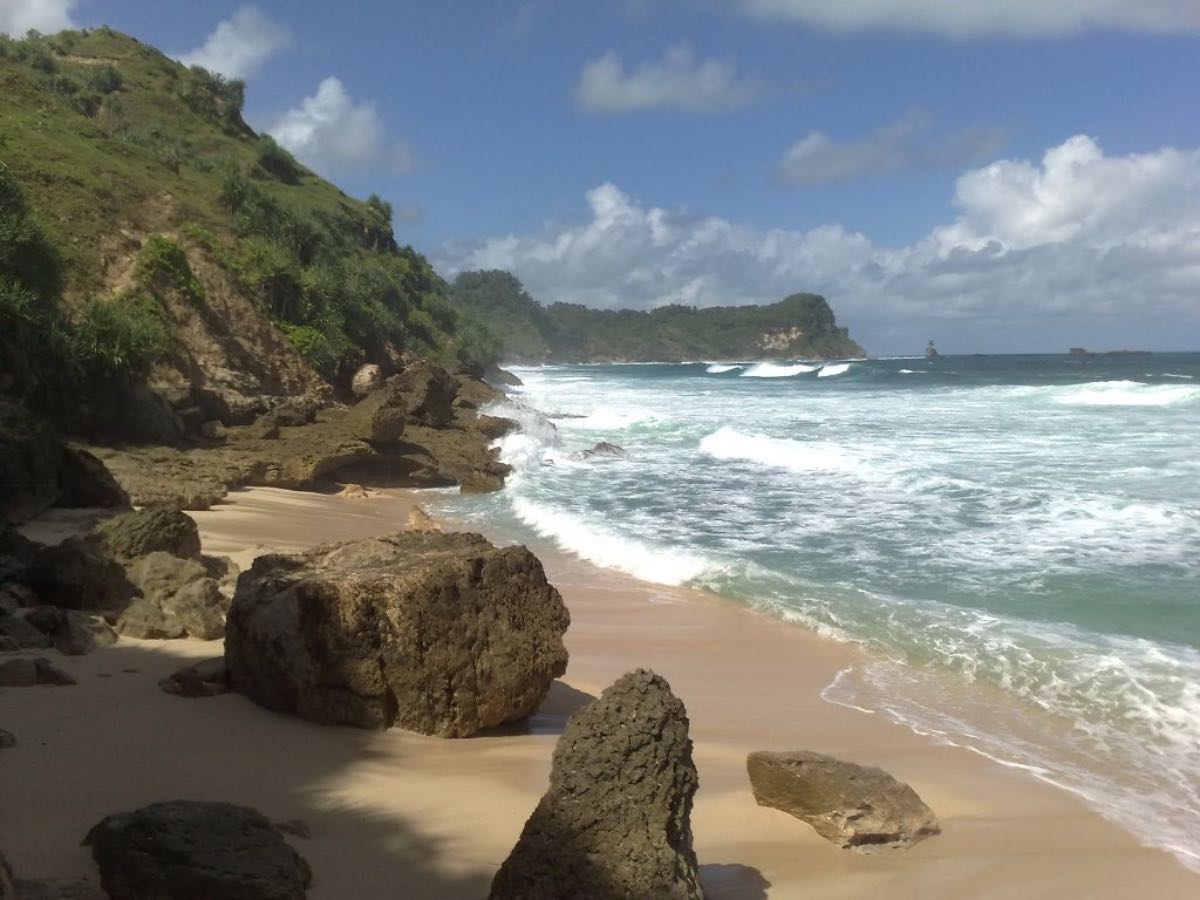 Pantai Nampu