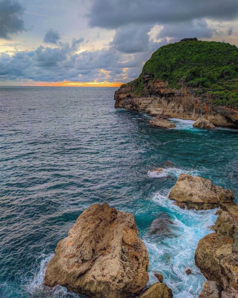 Pantai Sembukan