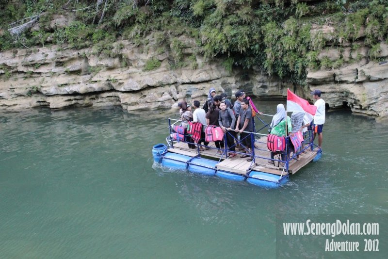 Rakit Fasilitas Air Terjun Sri Gethuk