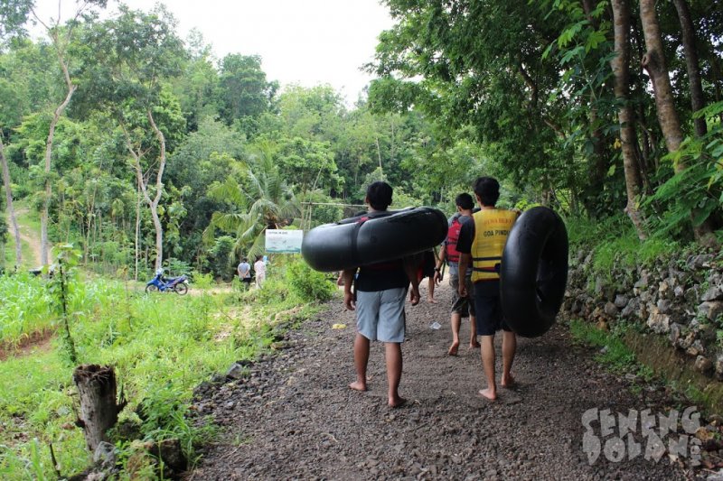 jalan menuju goa pindul