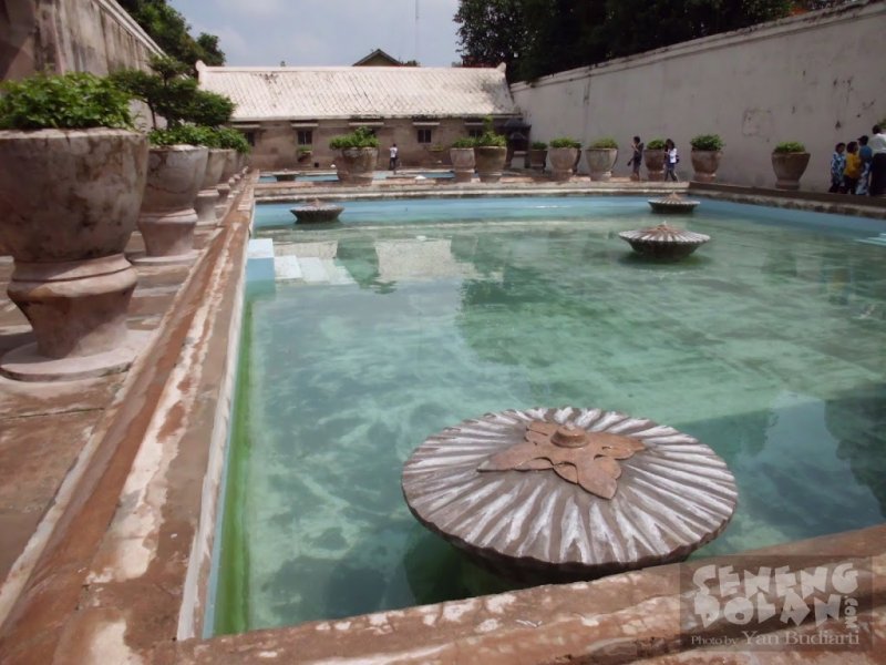 kolam taman sari jogja