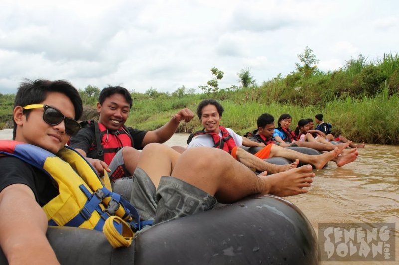 river tubing kali oyo