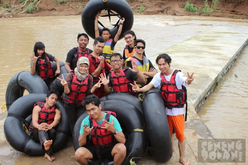 river tubing oyo gunungkidul