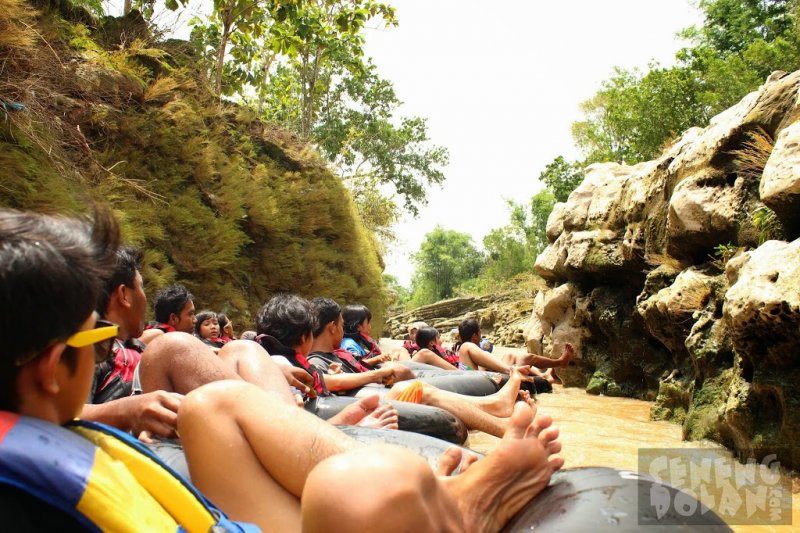 river tubing sungai oyo pindul yogyakarta
