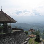 Asyiknya Menikmati Pemandangan Gunung di Ketep Pass