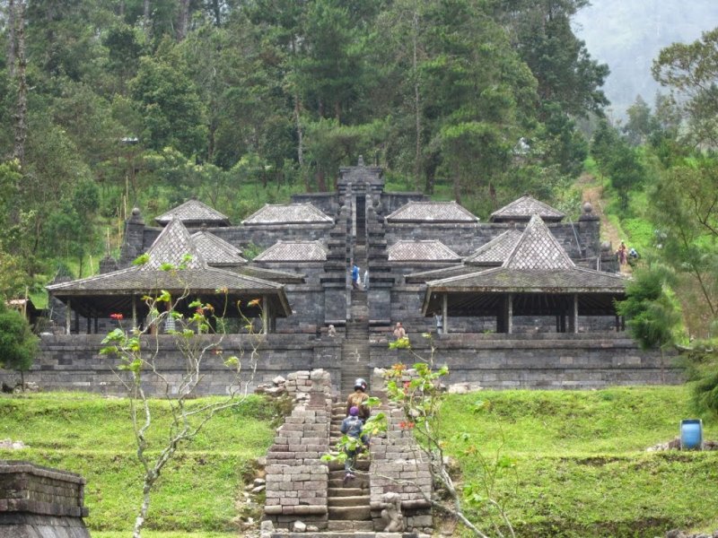 Wisata Candi Cetho Yang Unik di Karanganyar
