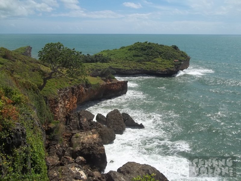 Diatas Tebing Pantai Kesirat