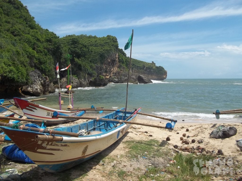 Pantai Gesing Gunungkidul Nan Eksotis