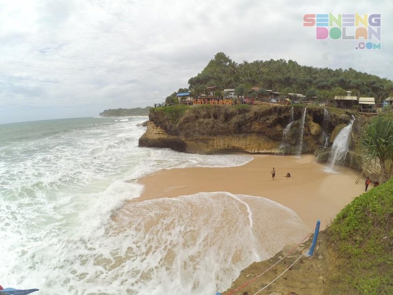 Pantai Banyu Tibo Jawa Timur