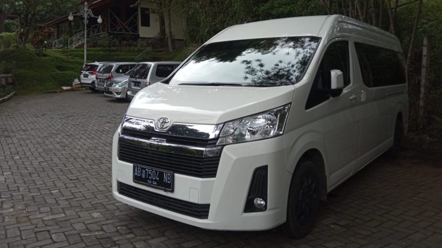 Sewa Hiace Premio di Jogja