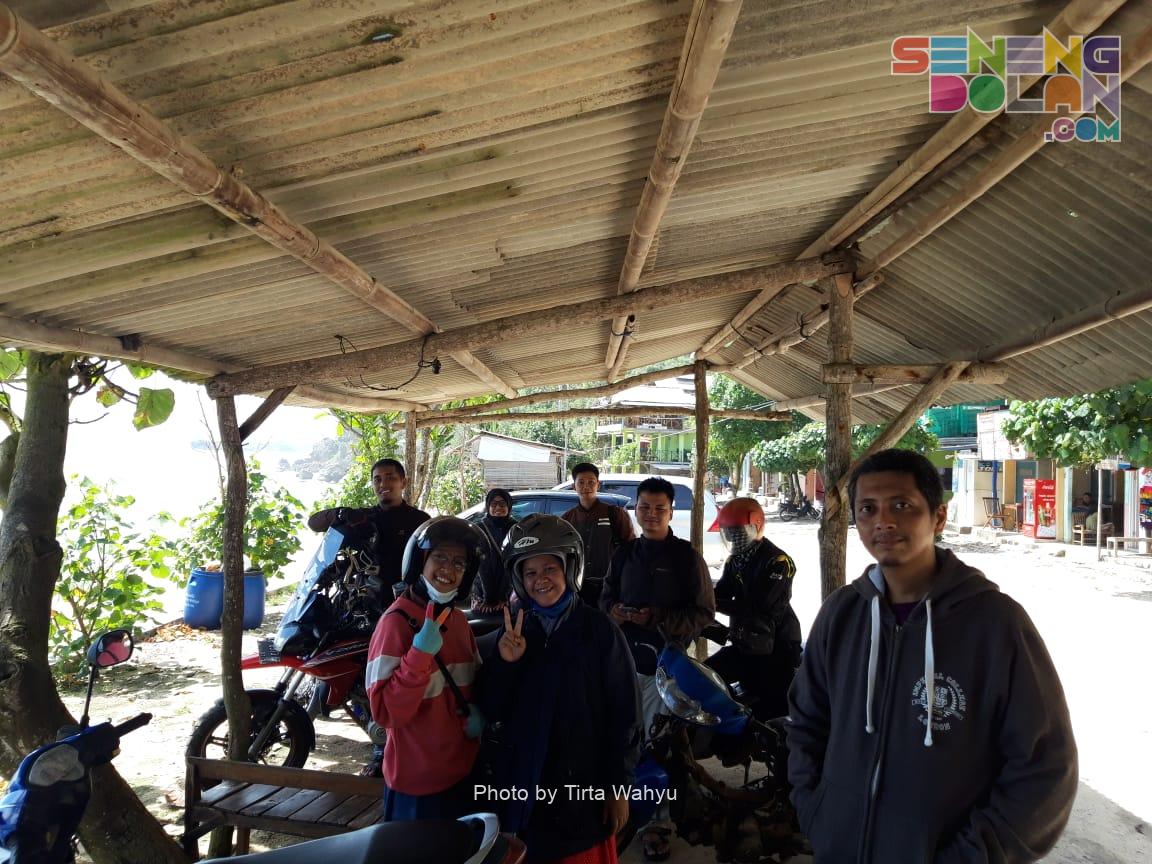 Parkiran Pantai Pok Tunggal